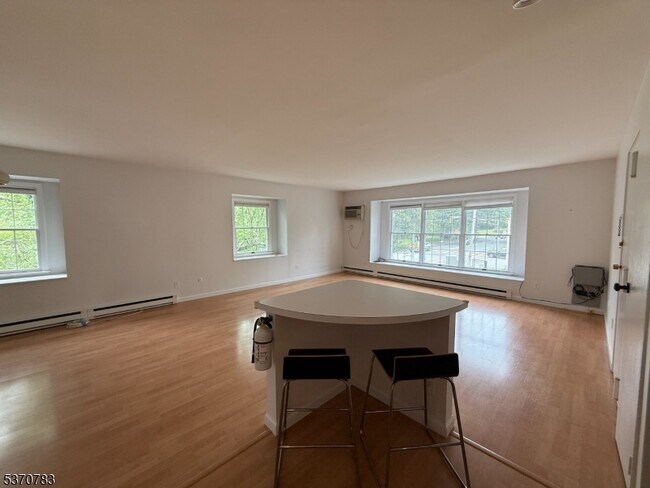 Building Photo - 301 Claremont Ave