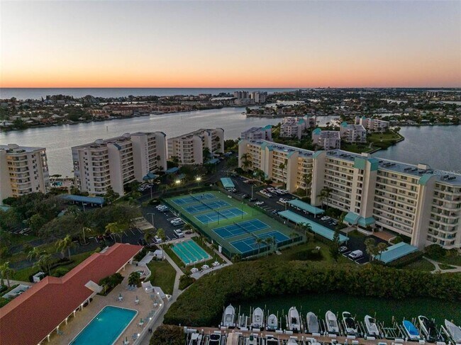 Building Photo - 7979 Sailboat Key Blvd S