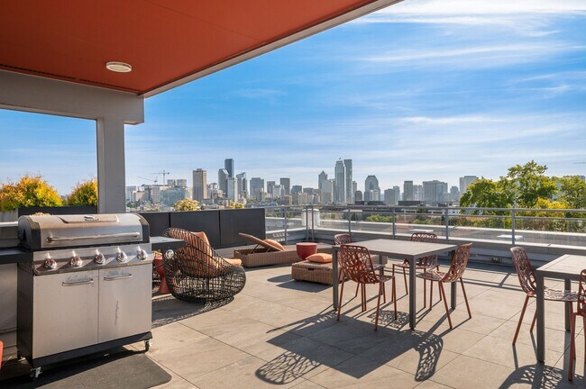 Building Photo - 1321 E John St