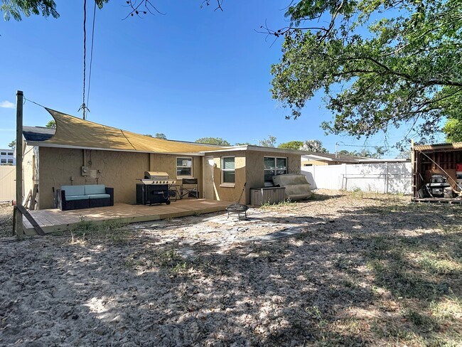 Building Photo - 5913 Appletree Rd