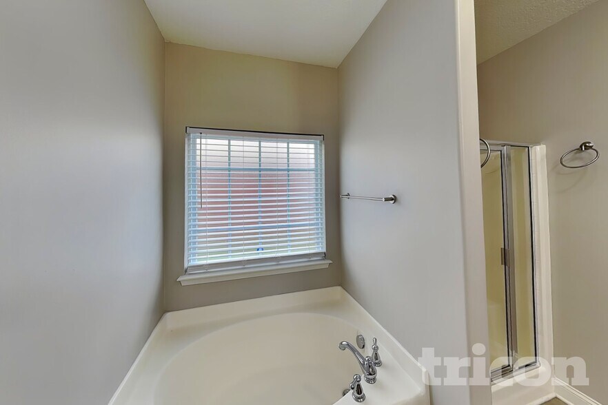 Building Photo - 14208 Highland Meadow Rd