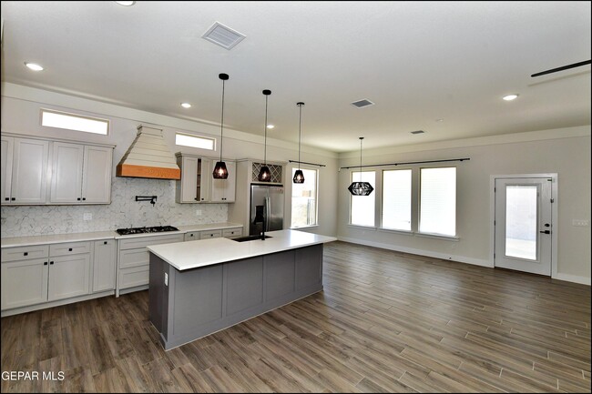 Building Photo - 13868 Paseo Perlas Dr