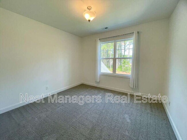 Building Photo - 36 Micahs Way N