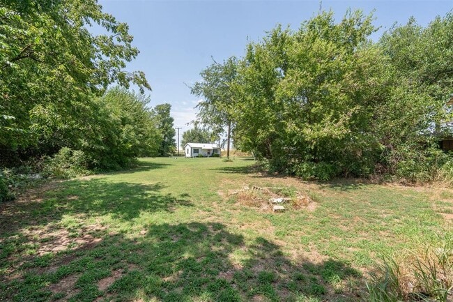 Building Photo - 2200 US-81