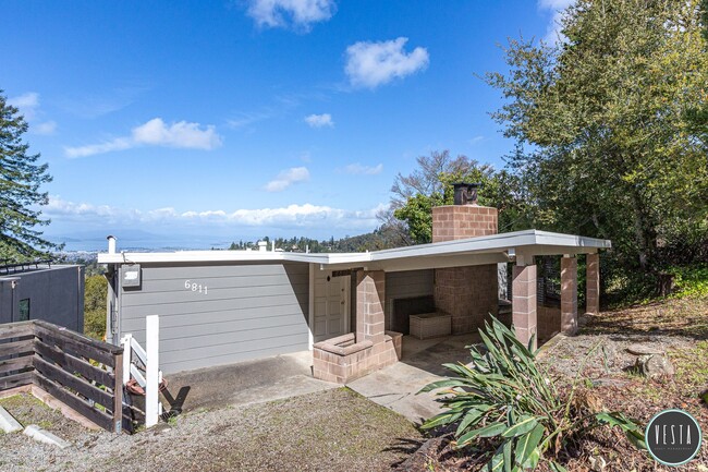 Building Photo - WELCOME TO A CRISP NEW TAKE ON MODERN LIVI...