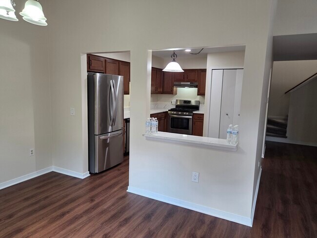 Building Photo - 649 Glasgow Ct
