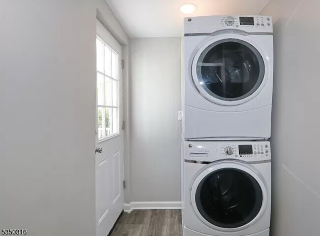 Building Photo - 321 South Ave