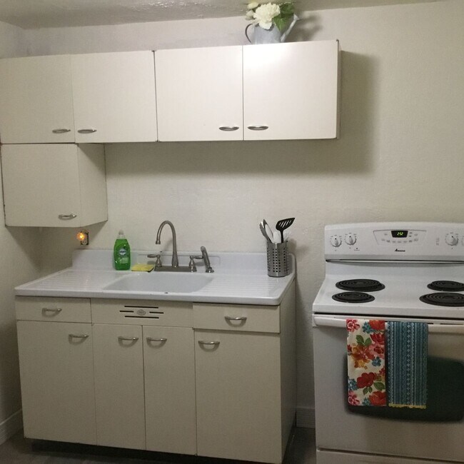 Building Photo - 411 Main, Unit 3