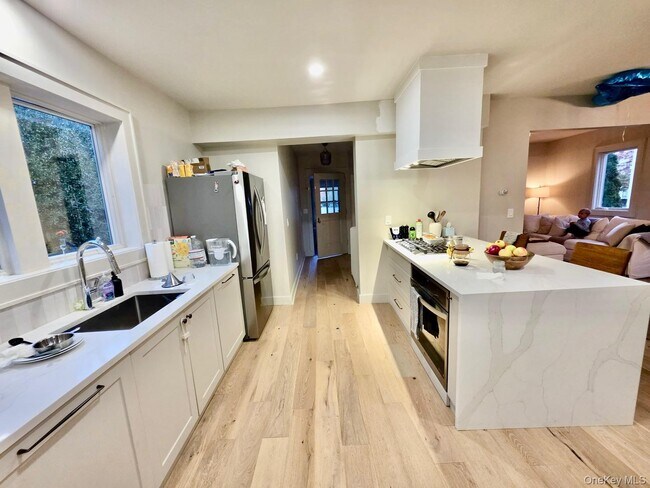 Building Photo - 18 Webster Ave