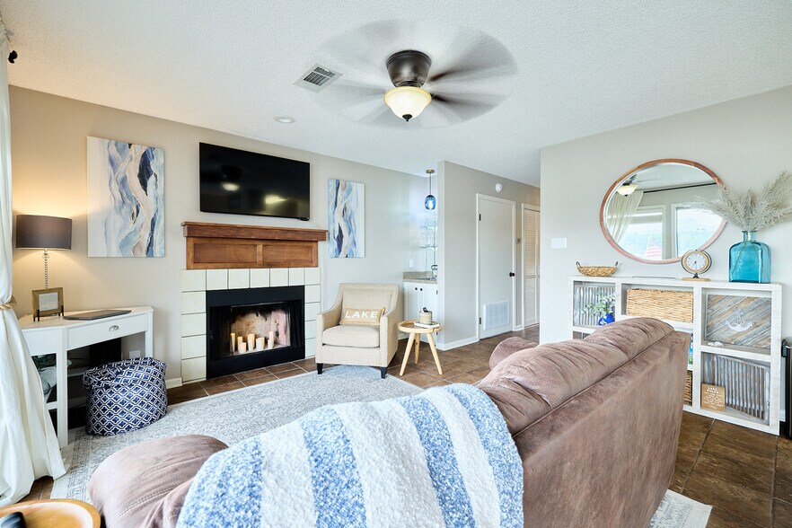 Building Photo - 400 Farr Shores Dr