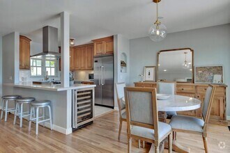 Building Photo - Beautiful 4 Bedroom 3 Bath Lower Riviera C...