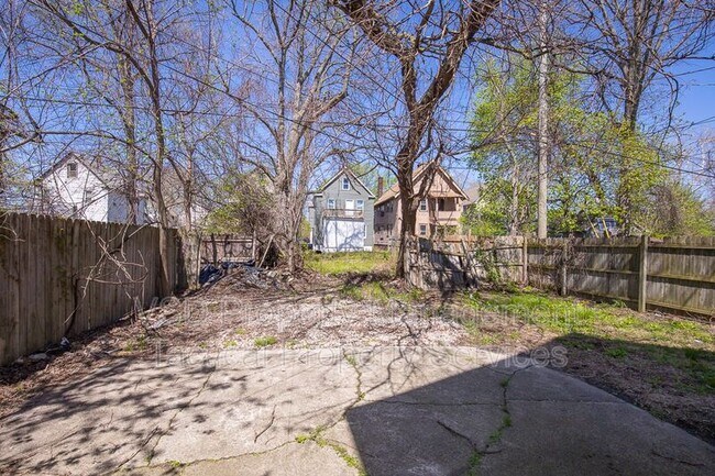 Building Photo - 12819 Edmonton Ave