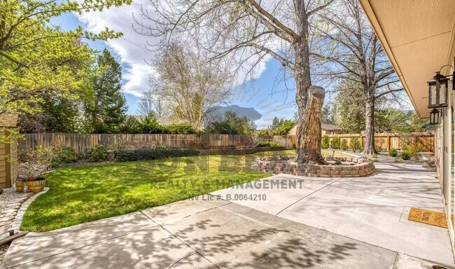 Building Photo - 4 Bedroom in Reno!!!  Great Location!