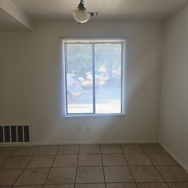 Building Photo - 1513 Lynne Renee Ct