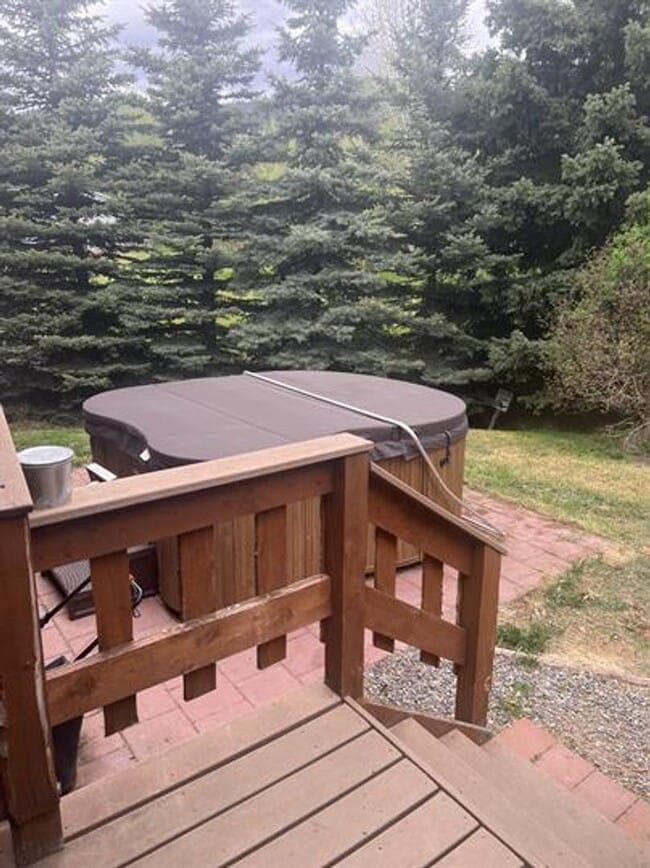 Building Photo - Nestled in Basin