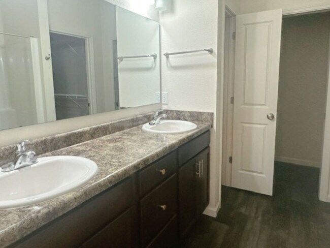 Building Photo - Modern 3B/2B home located in South Lafayet...