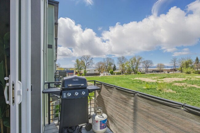 Building Photo - 6029 Benton St