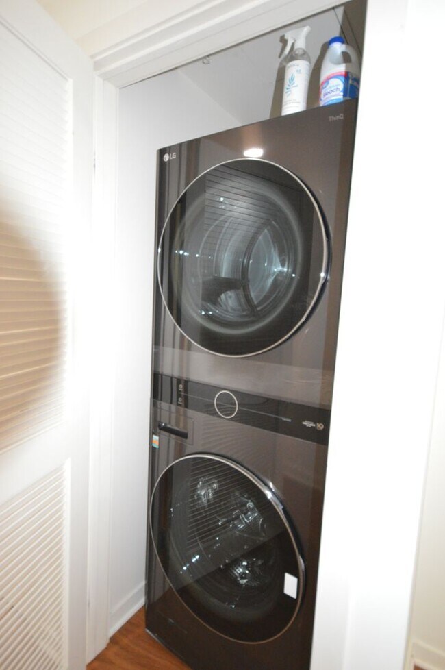 Building Photo - Beautiful 2 Bedroom Apartment in Long Beac...
