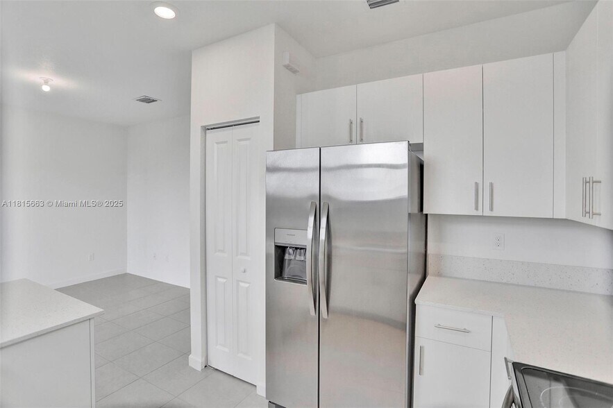 Building Photo - 252 SW 159th Ter