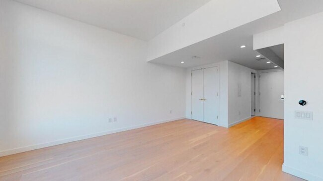 Building Photo - 0 bedroom in Queens NY 11101