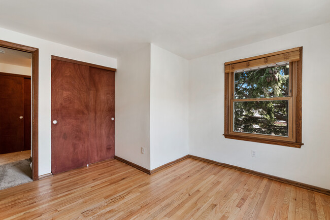 Bedroom - 5221 N Mohawk Ave