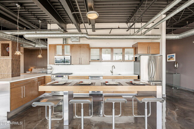 Building Photo - 4020 N Scottsdale Rd