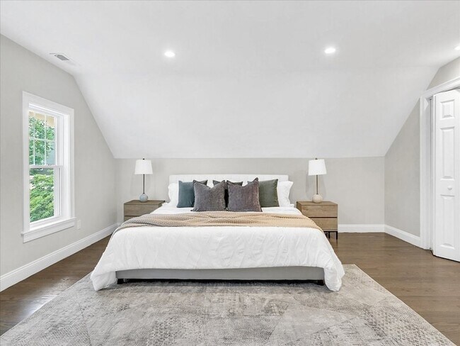 Building Photo - 18 Laurel St