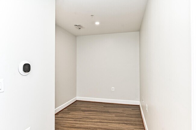 Building Photo - 3600 S Glebe Rd