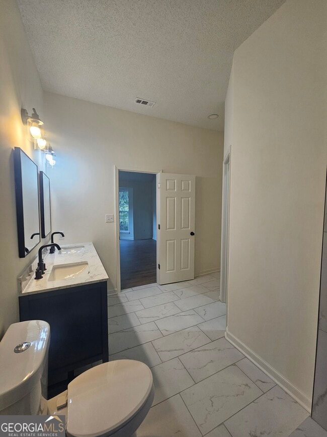 Building Photo - 150 Park Timbers Dr