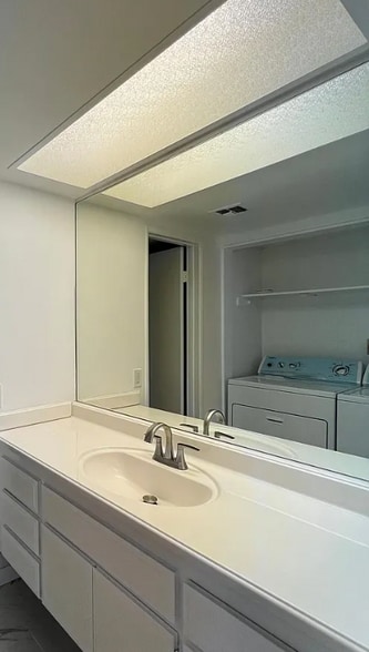 Building Photo - 2017 Normandy Ct