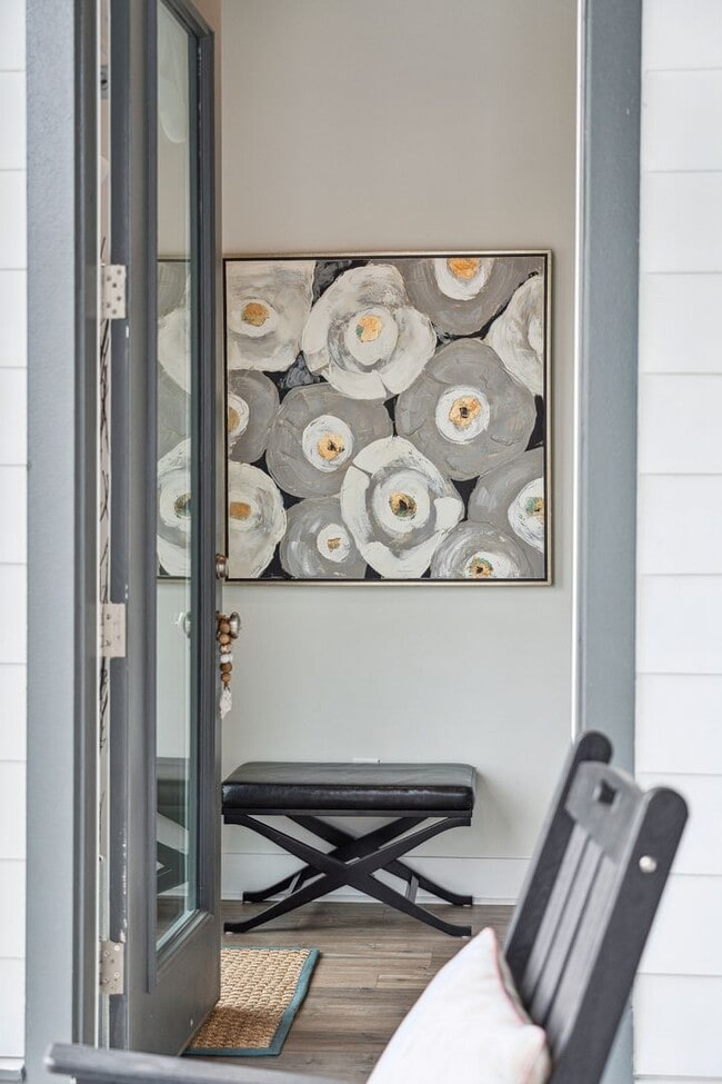 Building Photo - 3/3.5 End-Unit Townhome in Midtown Mt. Pleasant!