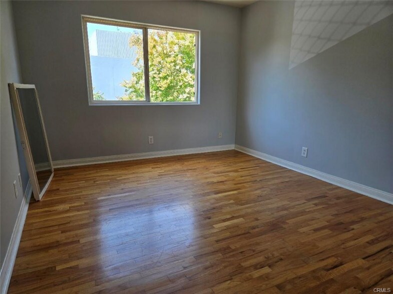 Building Photo - 14701 Dickens St