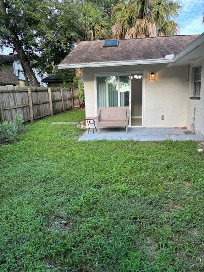Building Photo - Must See! Renovated 3/2 Block Home Close To River! Water and Lawn Care Included