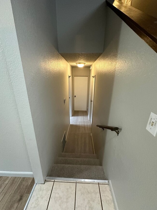 Building Photo - 336 Satus St
