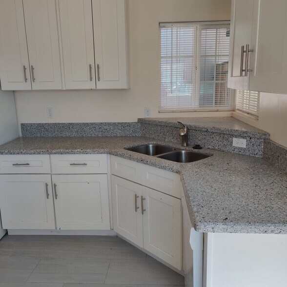 Building Photo - 344 E Virginia Cir