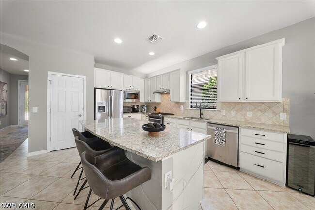 Building Photo - 7052 Live Oak Dr