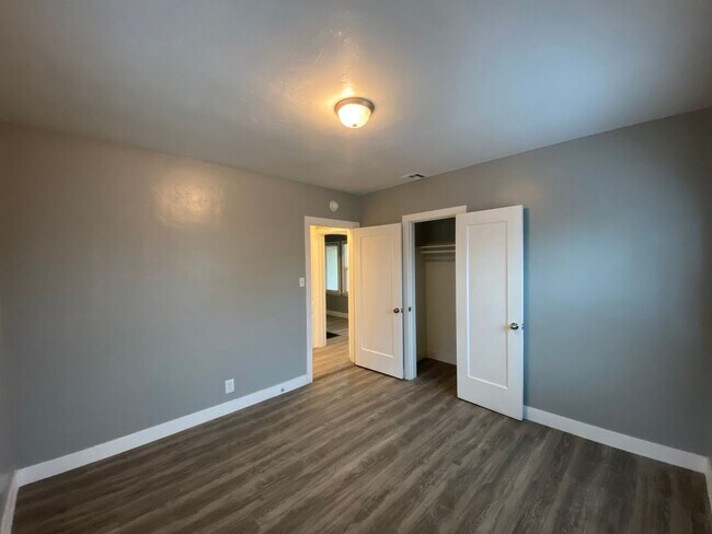 Building Photo - Follow the yellow brick to this Remodeled 2 BD 1 BA House in NE Bakersfield
