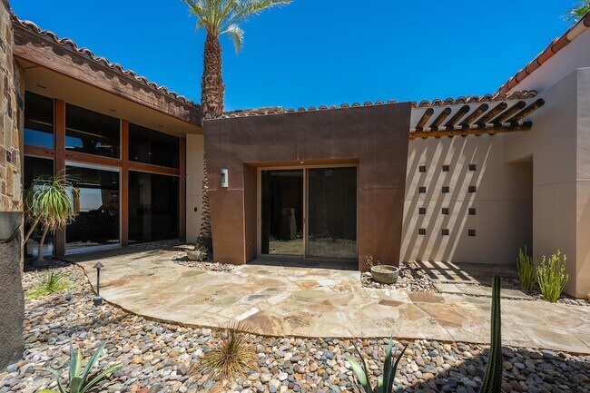 Building Photo - 9 Rockcrest
