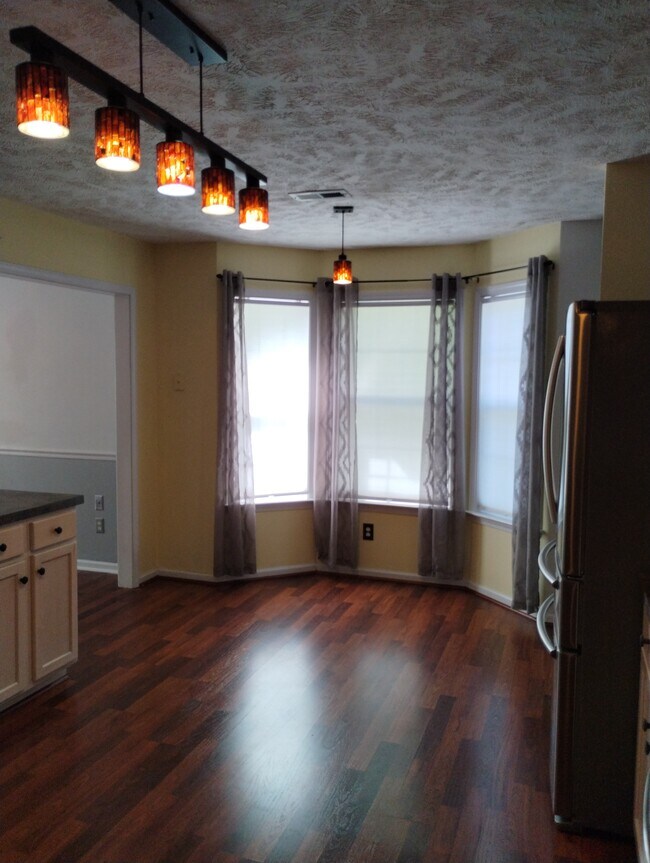 Building Photo - 688 Almondwood Pl