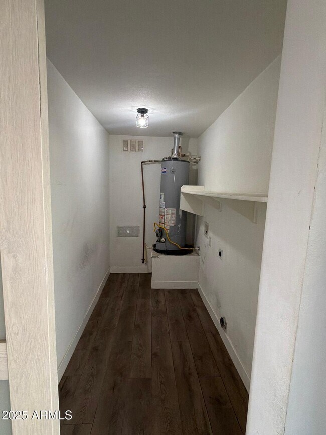 Building Photo - 2002 E St Anne Ave