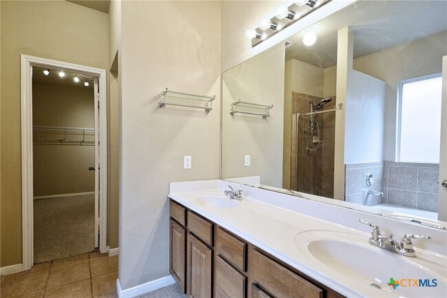 Building Photo - 2065 Dove Crossing Dr