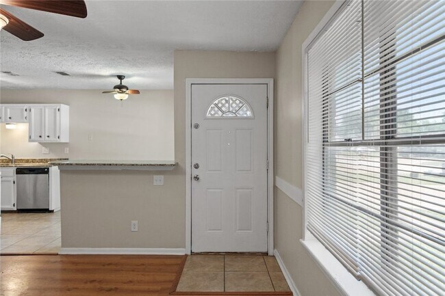 Building Photo - 1417 Hillside Dr
