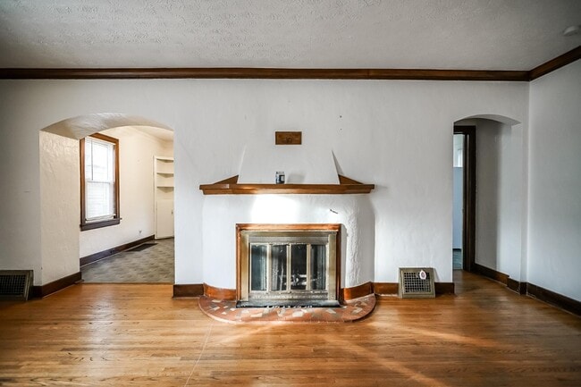 Building Photo - 409 E Melbourne Ave