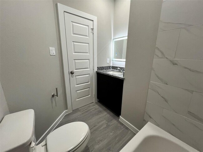 Building Photo - 8157 Tate St