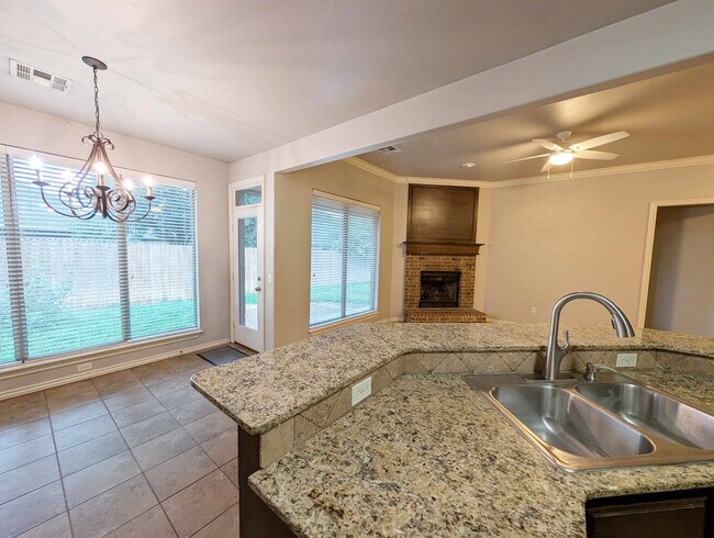 Building Photo - Three Bedroom Plus Study in Edmond