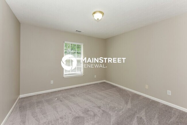 Building Photo - 4 Bedroom Pet-Friendly Home in Hendersonville, TN with Main Street Renewal