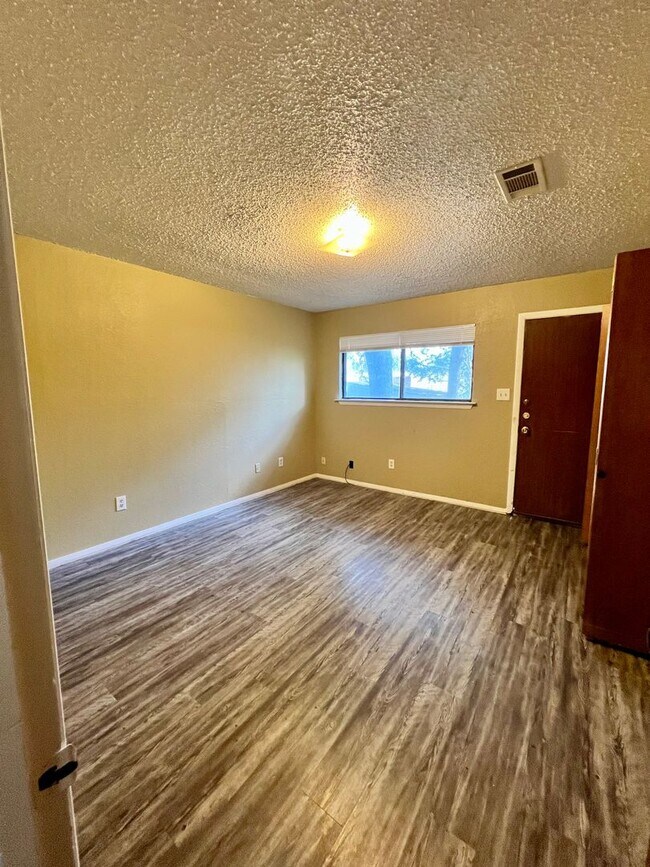 Building Photo - 1006 Milford Way