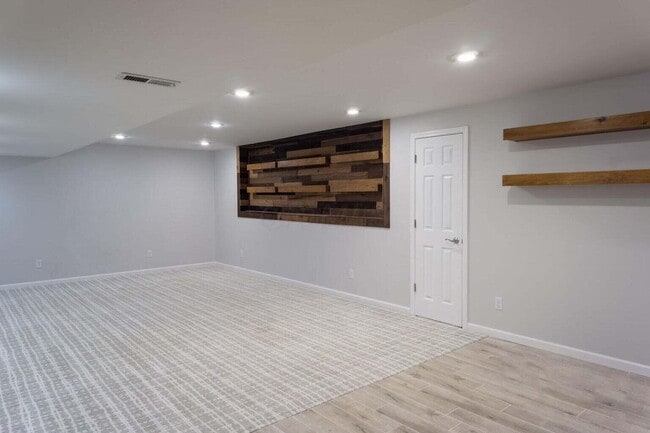 Building Photo - 7492 Fairfield Lakes Dr