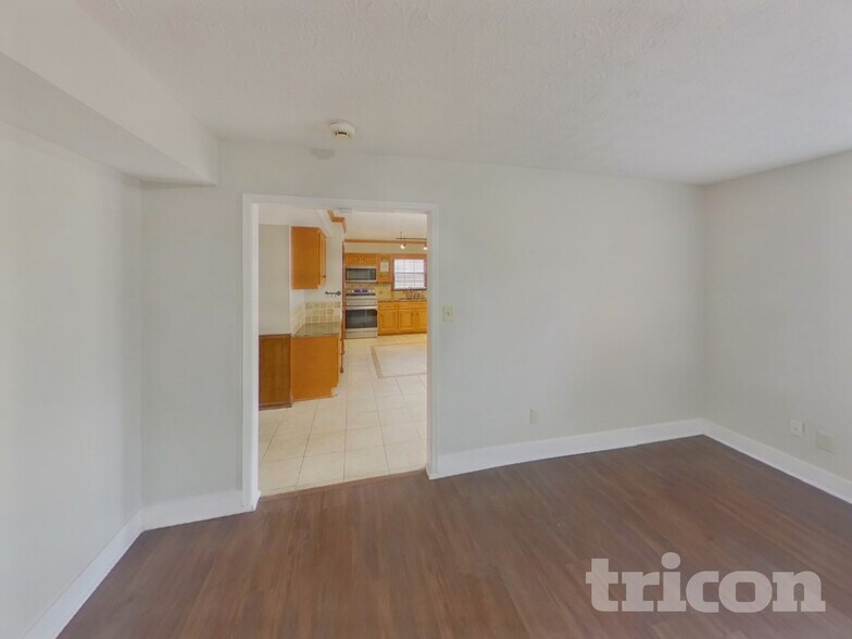 Building Photo - 100 Creekwood Ct