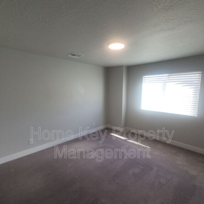 Building Photo - 3954 Razor Dr